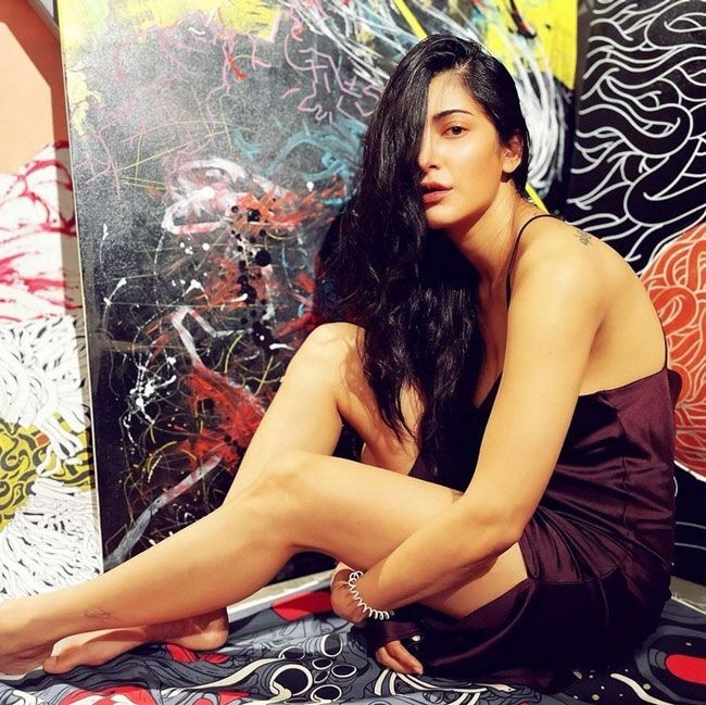 Shruti Haasan latest sexy photos