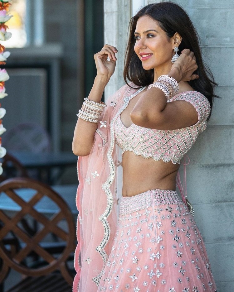 Sonam Bajwa Images In Shoot