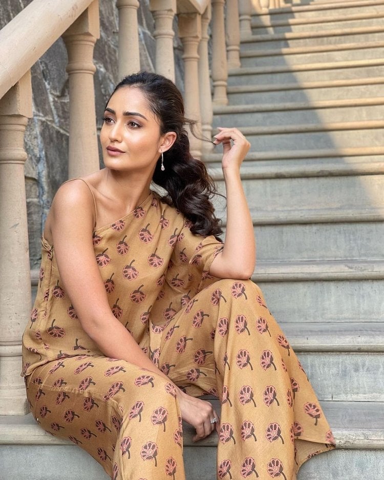 Tridha Choudhury New Images In Stylish Look