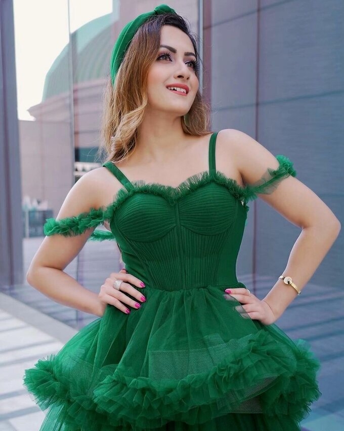 Zara Khan Images In Green Dress