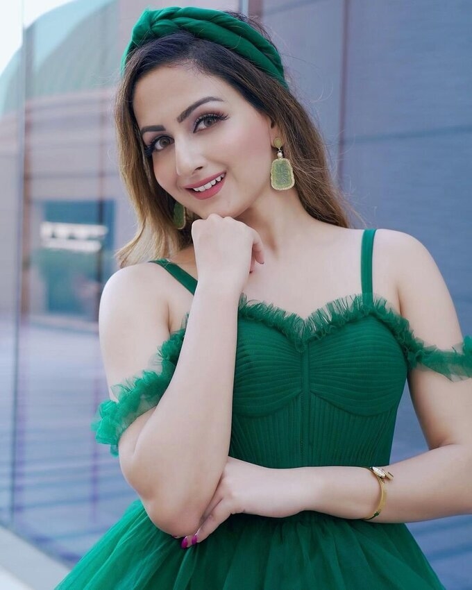 Zara Khan Images In Green Dress