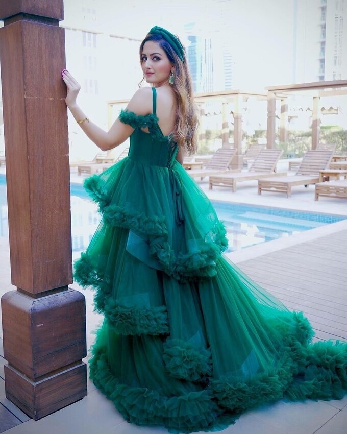 Zara Khan Images In Green Dress