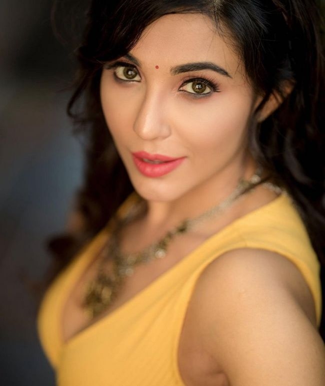 parvatii nair latest Photos