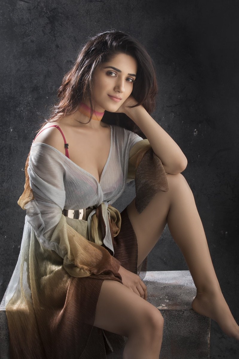 ruhani sharma latest Hot Photos