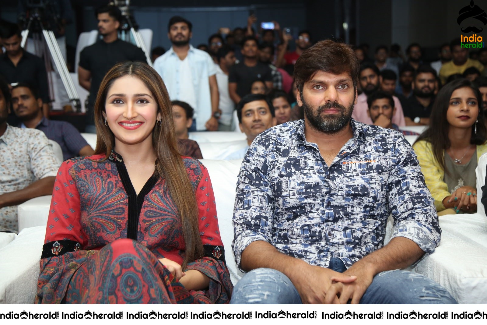 Actor Arya And Sayyeshaa Seen Together And They Look Gorgeous Set 1