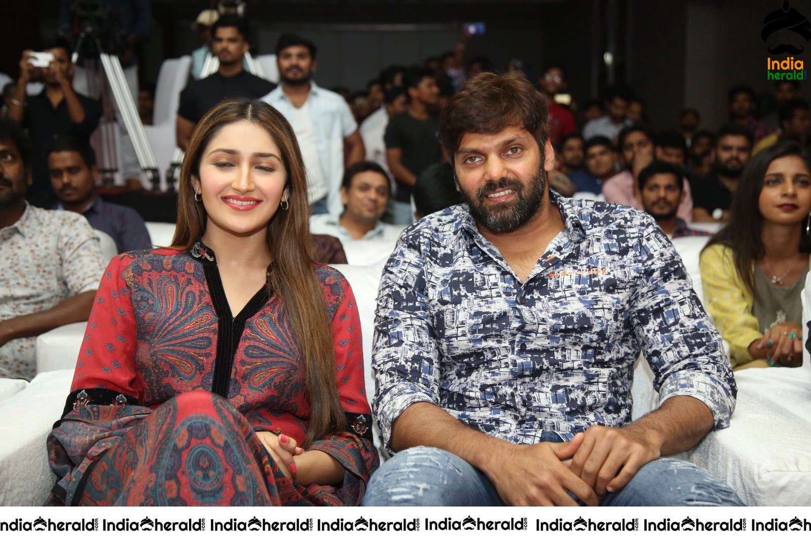 Actor Arya And Sayyeshaa Seen Together And They Look Gorgeous Set 2