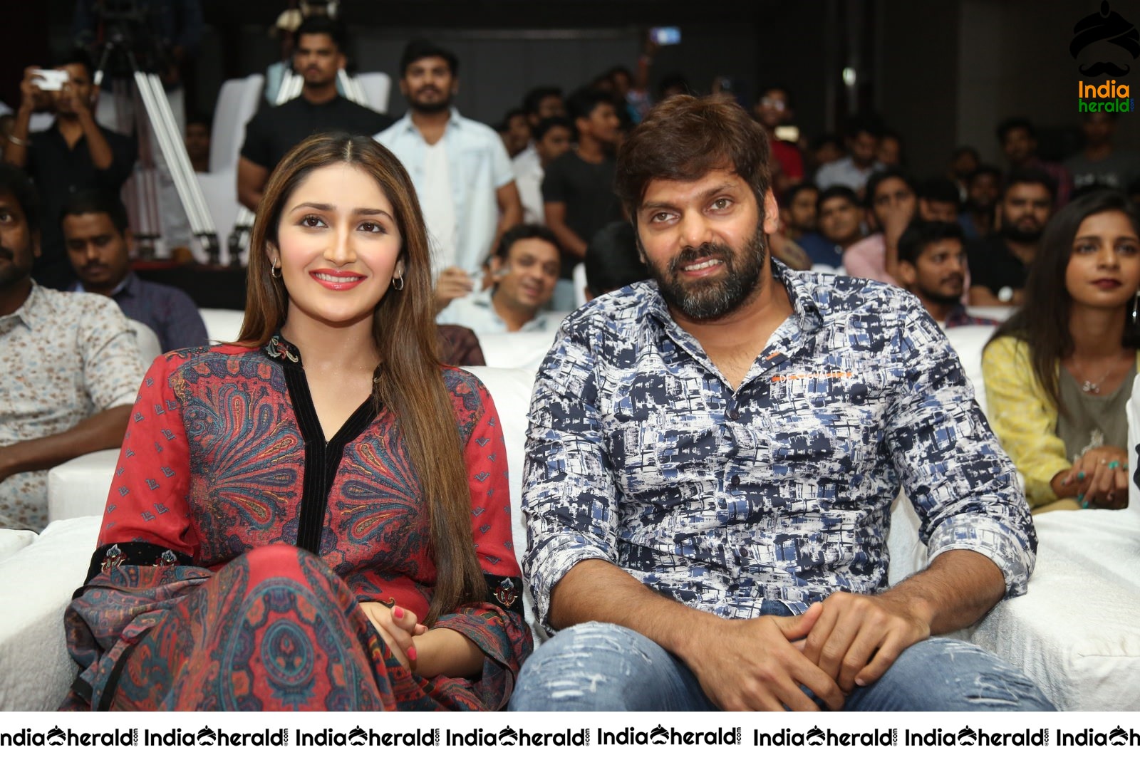 Actor Arya And Sayyeshaa Seen Together And They Look Gorgeous Set 2