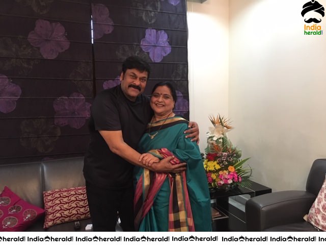 Actor Chiranjeevi gets Wishes from Roja Ramani and Chakrapani Set 2