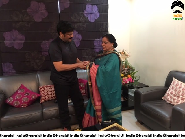 Actor Chiranjeevi gets Wishes from Roja Ramani and Chakrapani Set 2