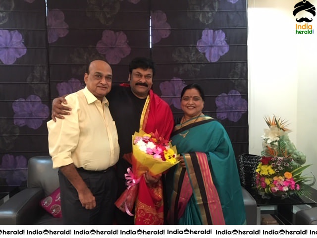 Actor Chiranjeevi gets Wishes from Roja Ramani and Chakrapani Set 2