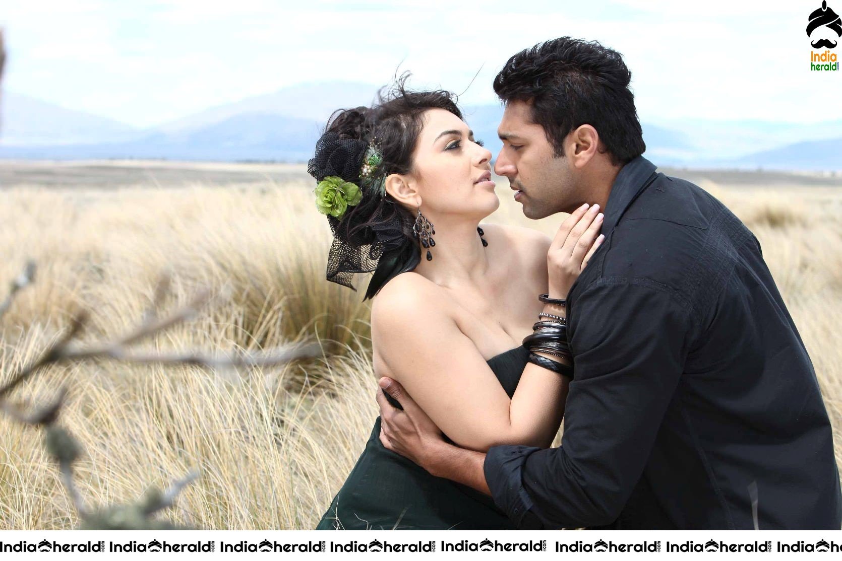 Actor Jayam Ravi Rare Photos with Hansika from Engeyum Kaadal