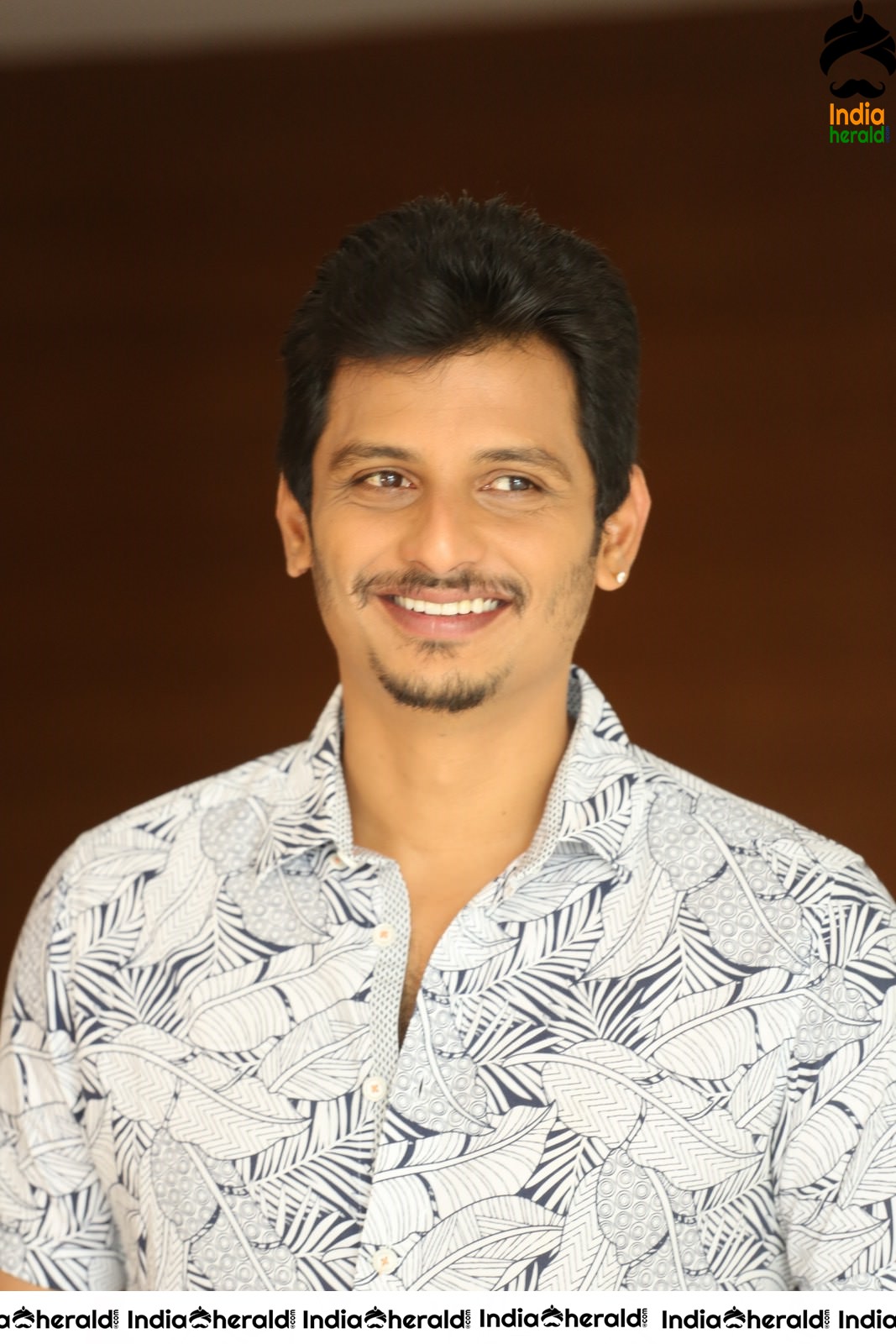 Actor Jiiva Interview Stills for his latest release Seeru movie Set 2