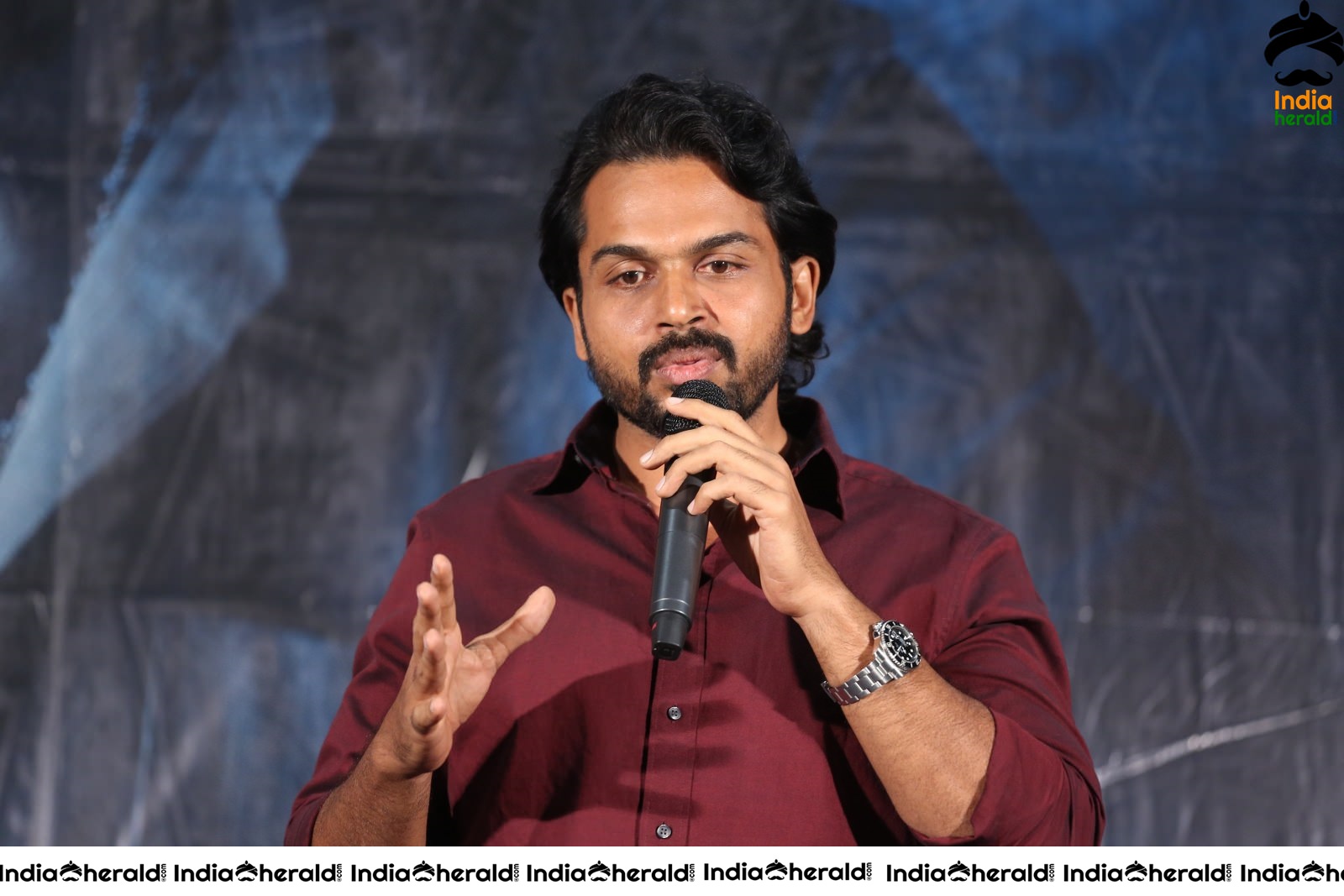 Actor Karthi Latest Stills from Khaidhi Success Meet Set 1