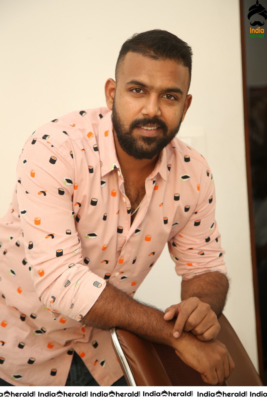 Actor Tharun Bhaskar Press Interview Photos