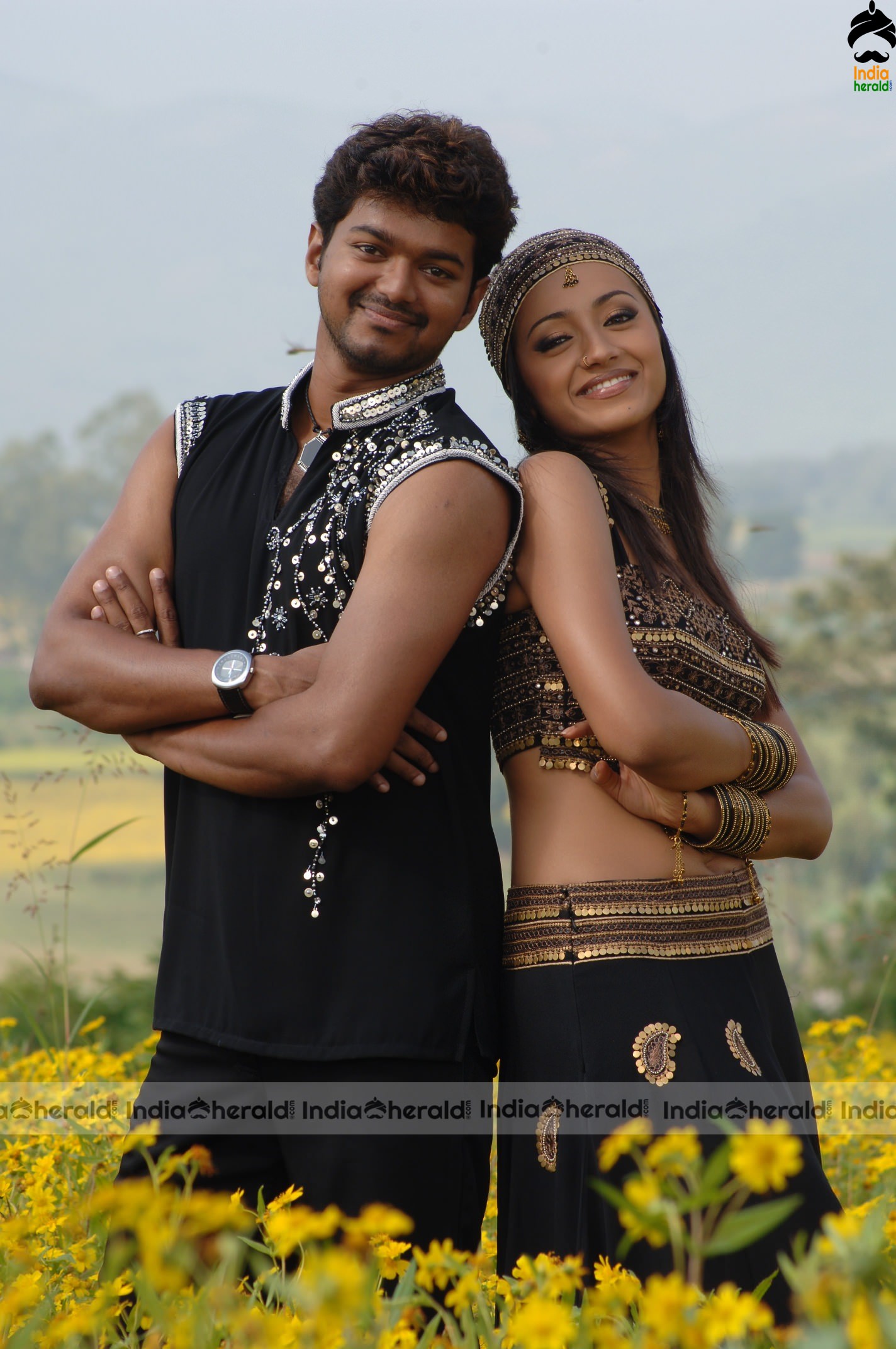 Actor Vijay Rare Photos with Hot Trisha from 2006 movie Aathi Set 1