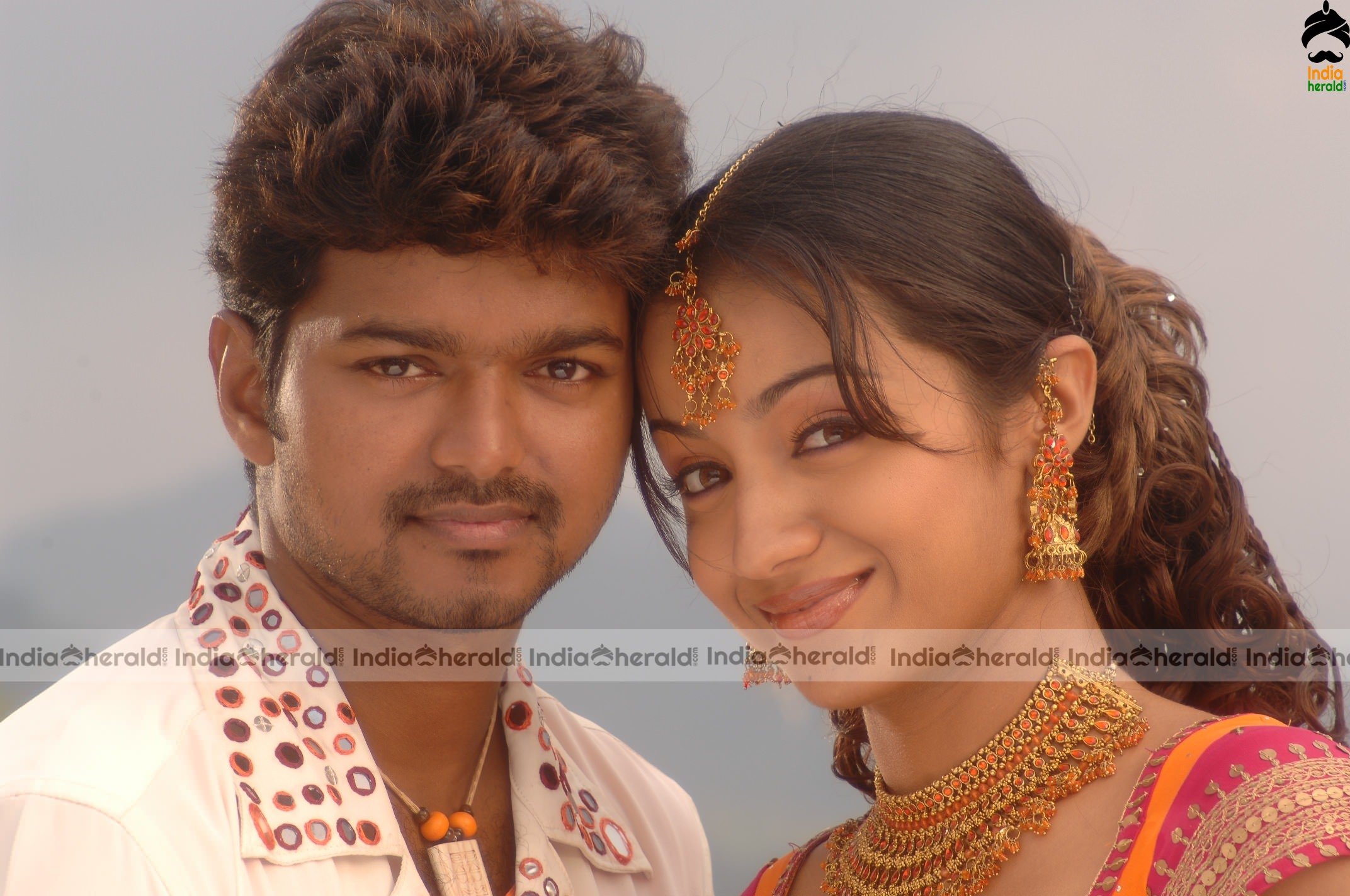 Actor Vijay Rare Photos with Hot Trisha from 2006 movie Aathi Set 1