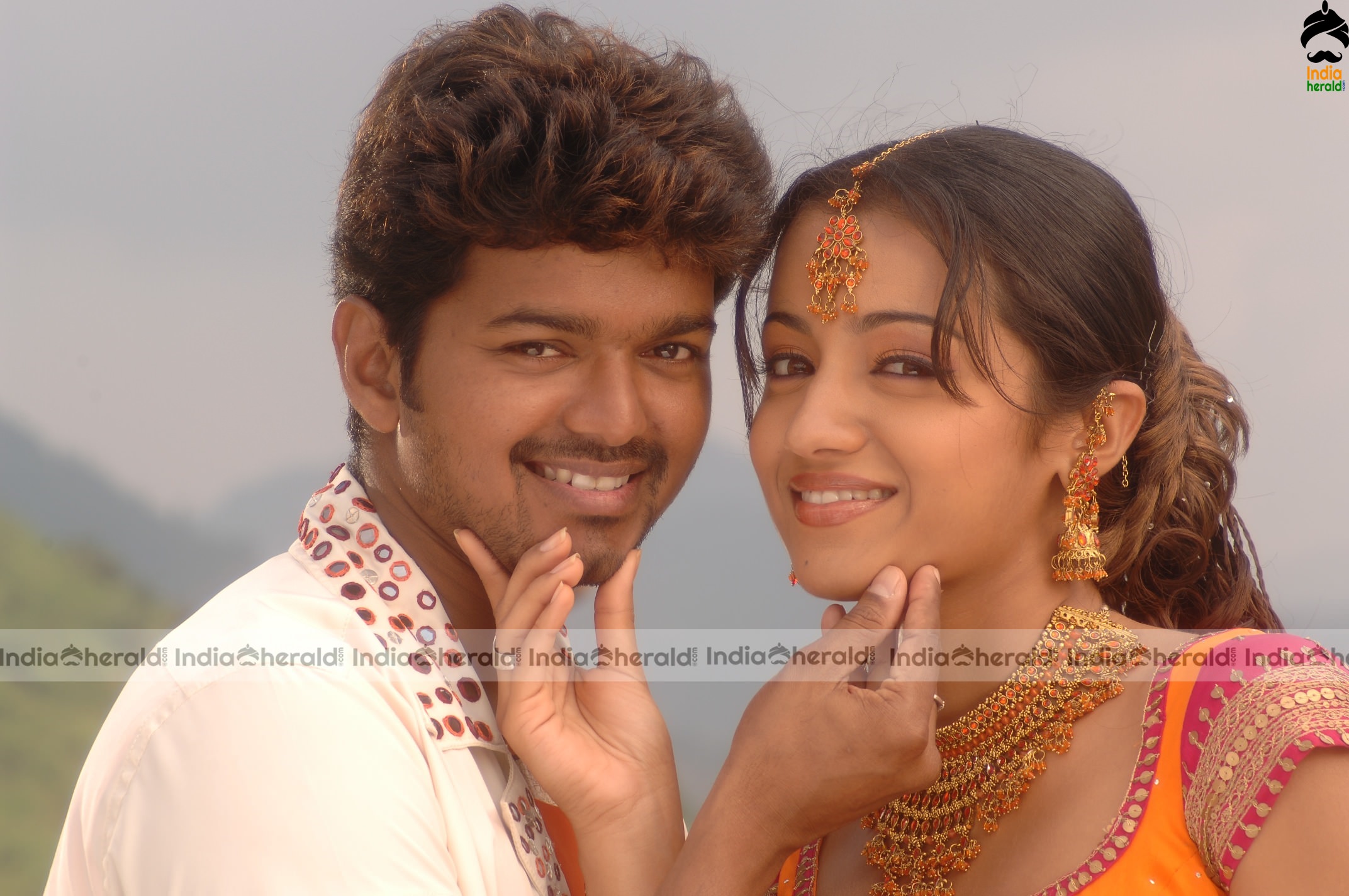 Actor Vijay Rare Photos with Hot Trisha from 2006 movie Aathi Set 1