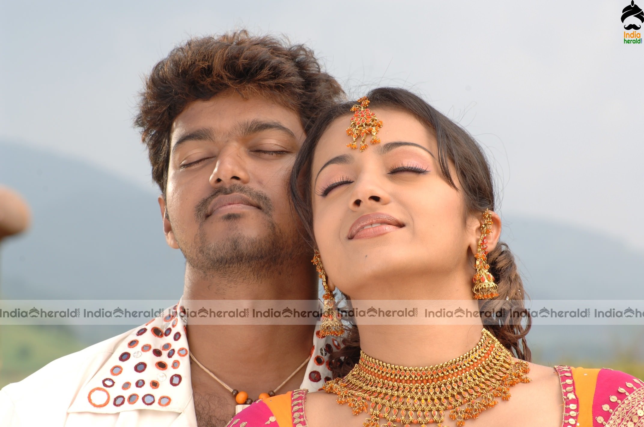 Actor Vijay Rare Photos with Hot Trisha from 2006 movie Aathi Set 1