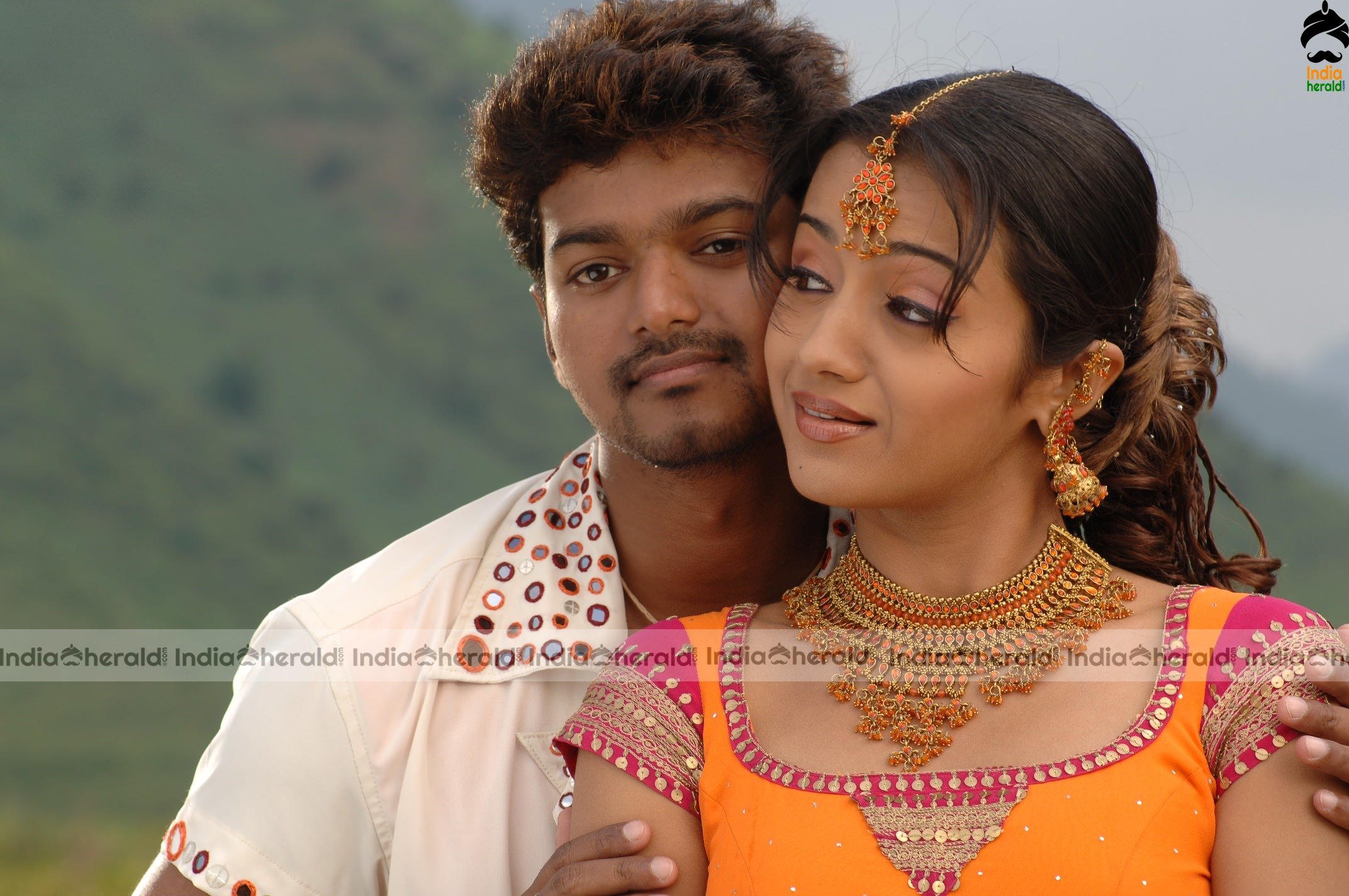 Actor Vijay Rare Photos with Hot Trisha from 2006 movie Aathi Set 4