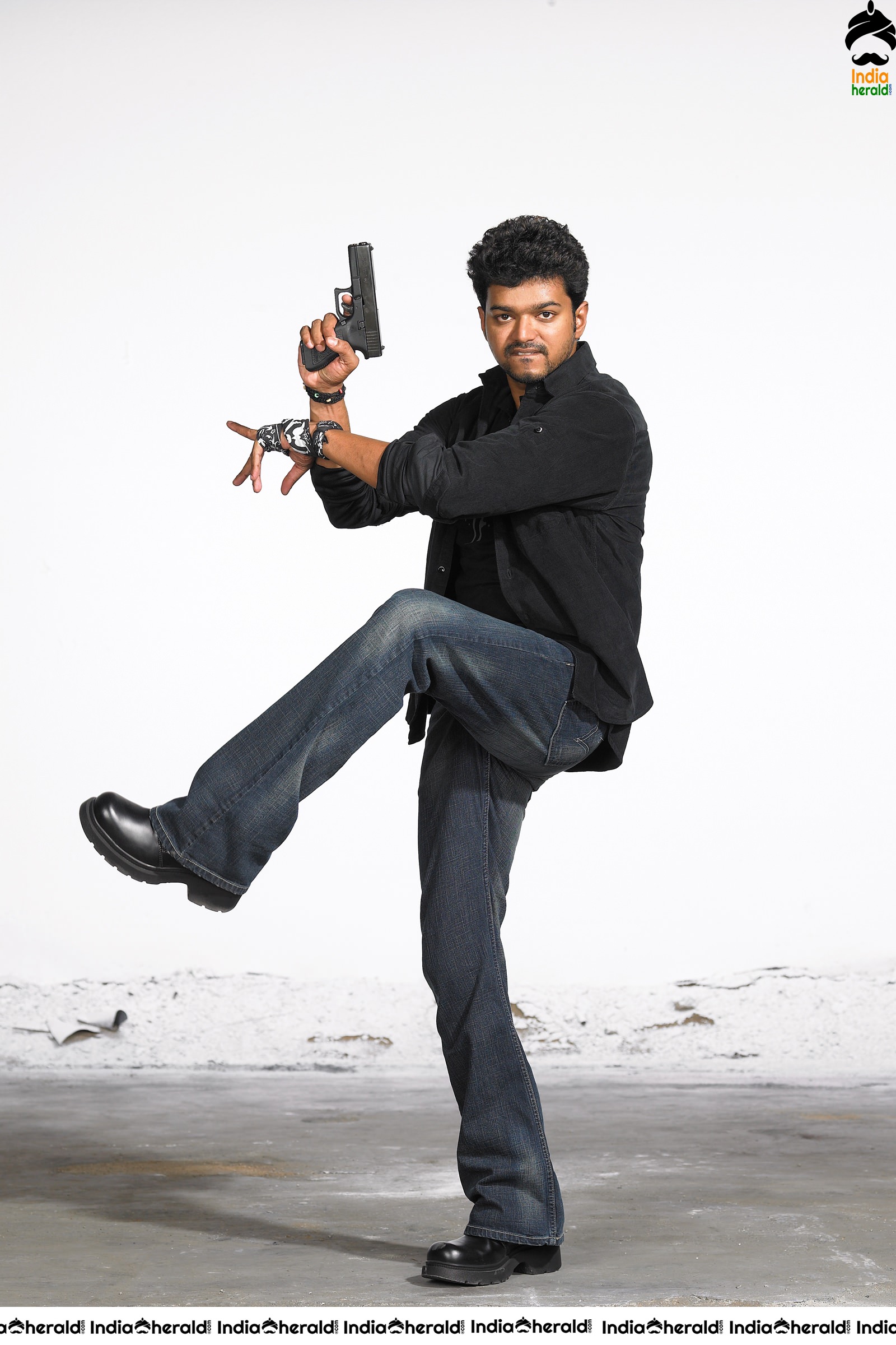 Actor Vijay Unseen Photoshoot Session for Pokkiri Movie Set 2