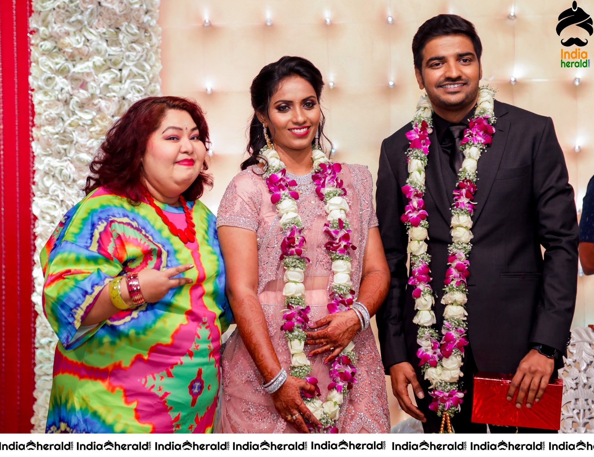 Famous Comedy Actor Sathish and Sindhu Wedding Stills Set 7