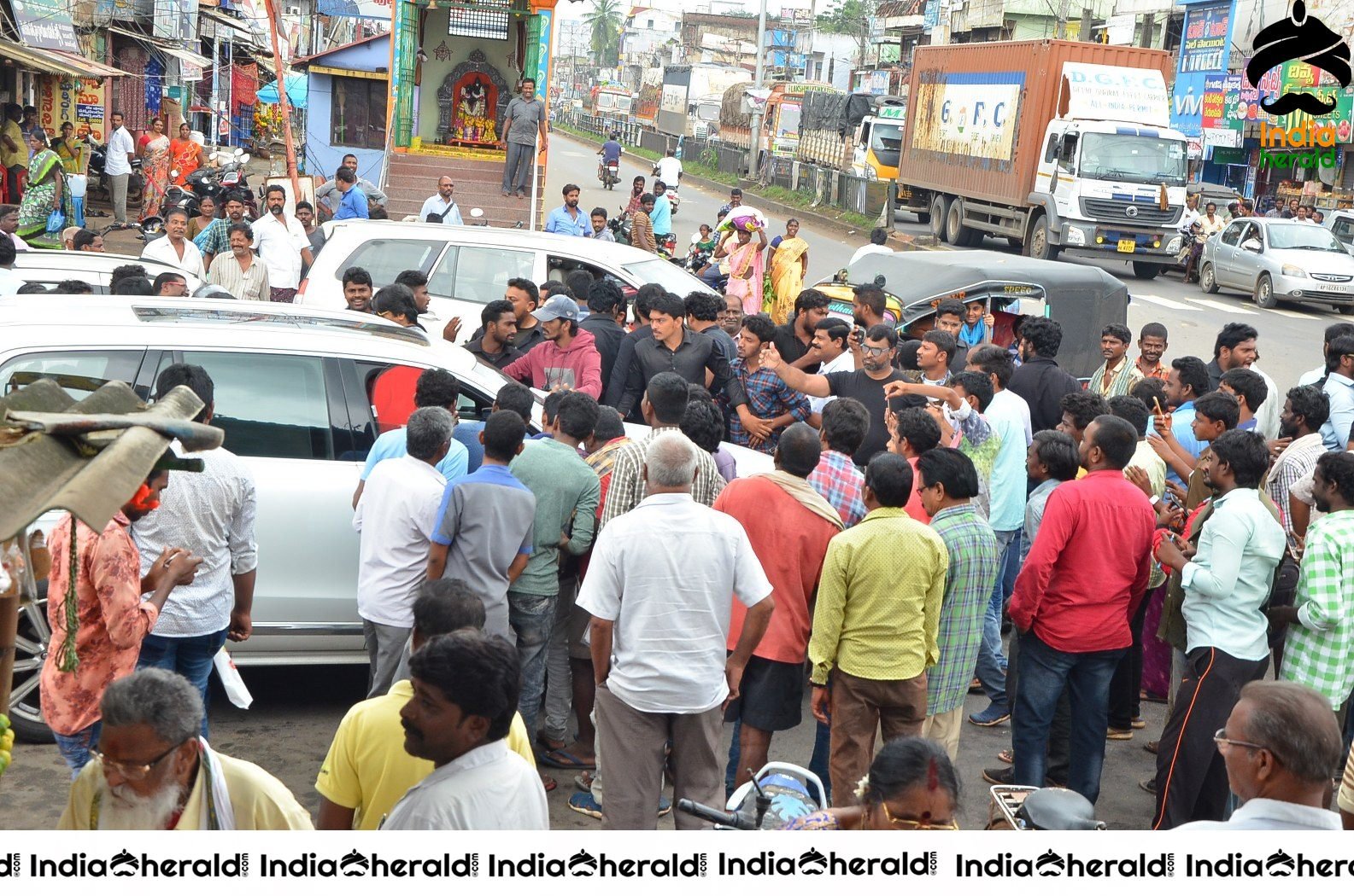 Gaddalakonda Ganesh At Hanuman Junction Set 2