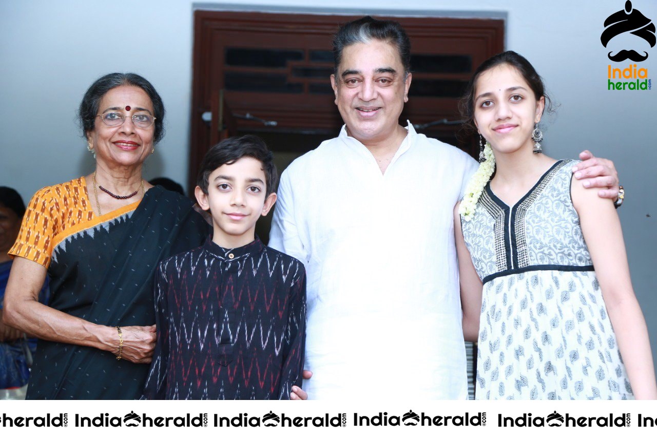 Kamal Haasan with his family at Paramakudi