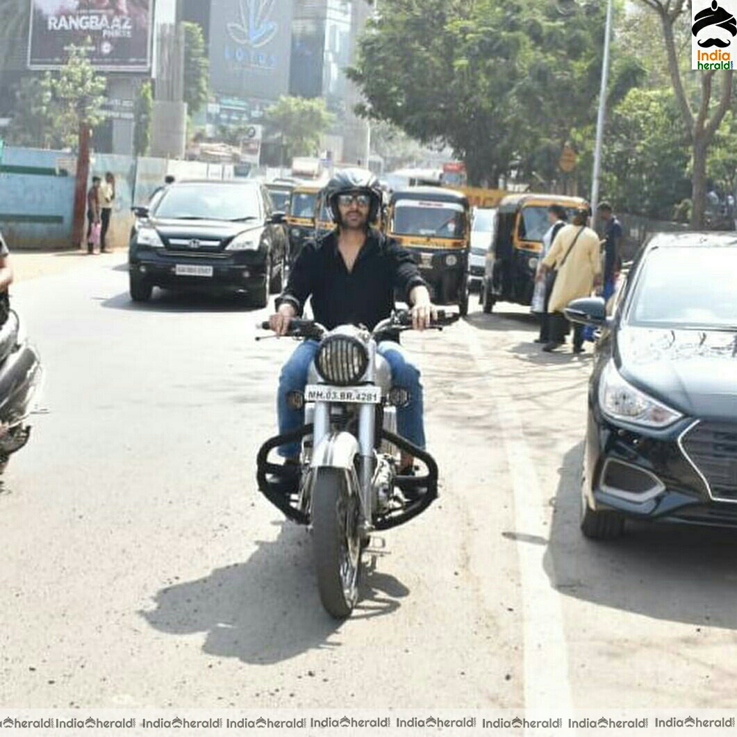 Kartik Aaryan ridding bike in street of mumbai