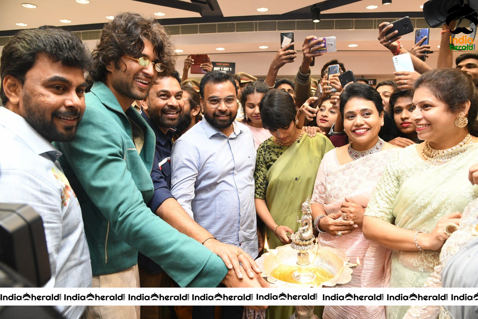 Vijay Devarakonda Launch KLM Shopping Mall Set 1