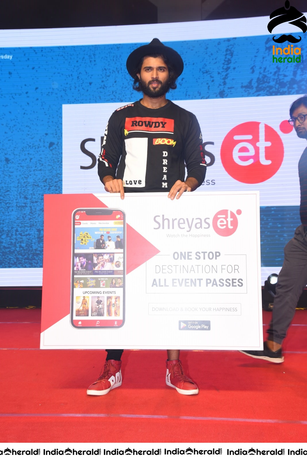 Vijay Deverakonda Gifts Passes to Fans and Takes Photos Set 1