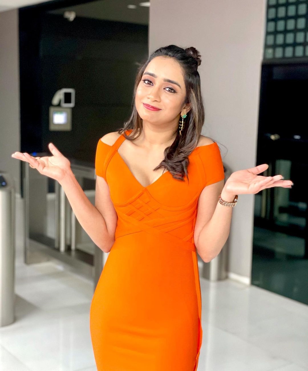 Anchor Vindhya Hot Pics In Orange Dress