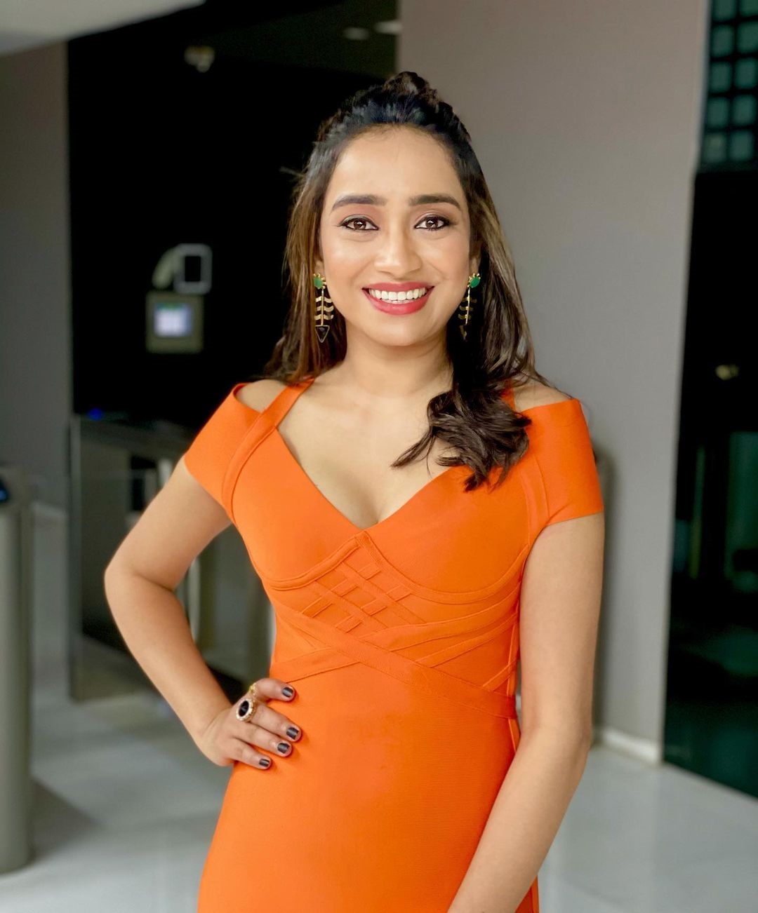 Anchor Vindhya Hot Pics In Orange Dress