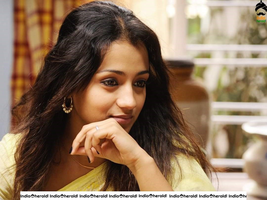 Actress Trisha Photos as Jessie fromVinnaithaandi Varuvaayaa Set 2