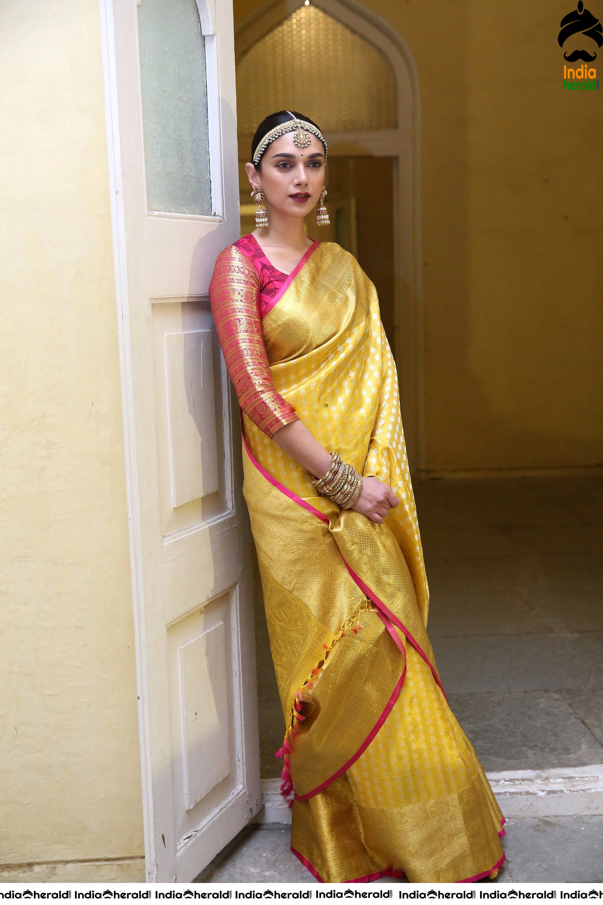 Aditi Rao is an Ethereal Beauty as she was dressed in Traditional Saree and Antique Jewellery