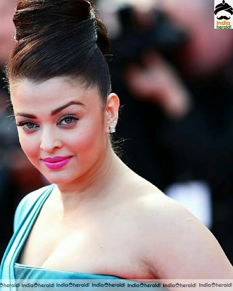 Aishwarya Rai Cute Blue Dress Stills