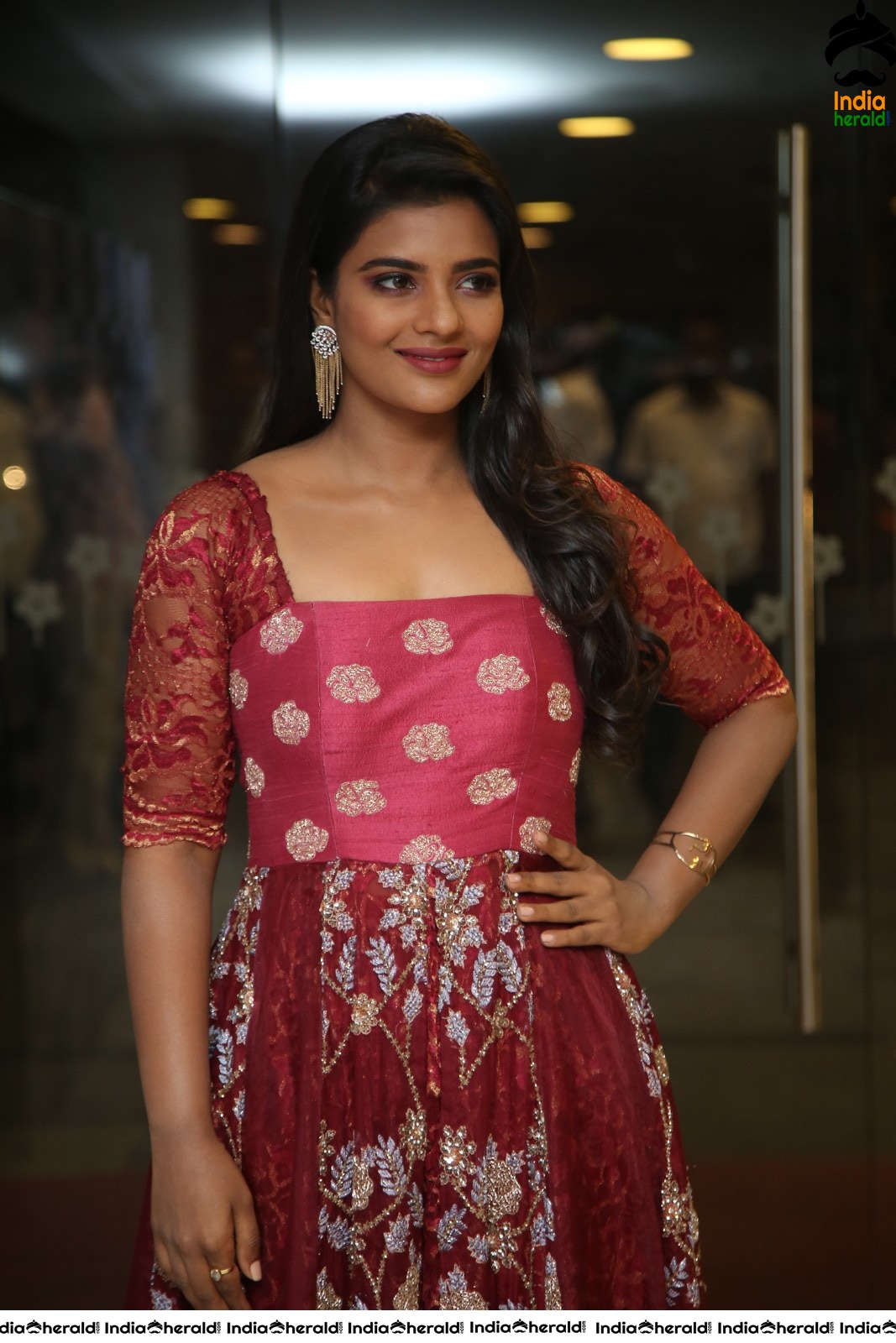 Aishwarya Rajesh Looking Elegant in Maroon Traditional Dress Set 1