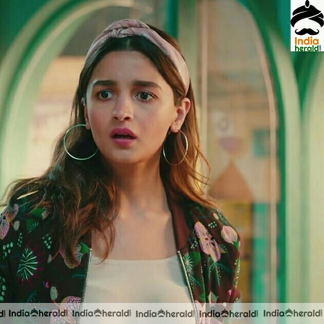 Alia Bhatt Cute Face Expression Stills