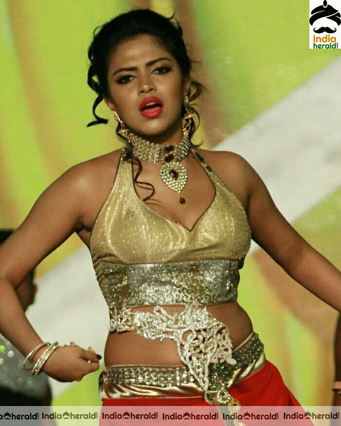 Amala Paul hot Exposing dance photos on the stage