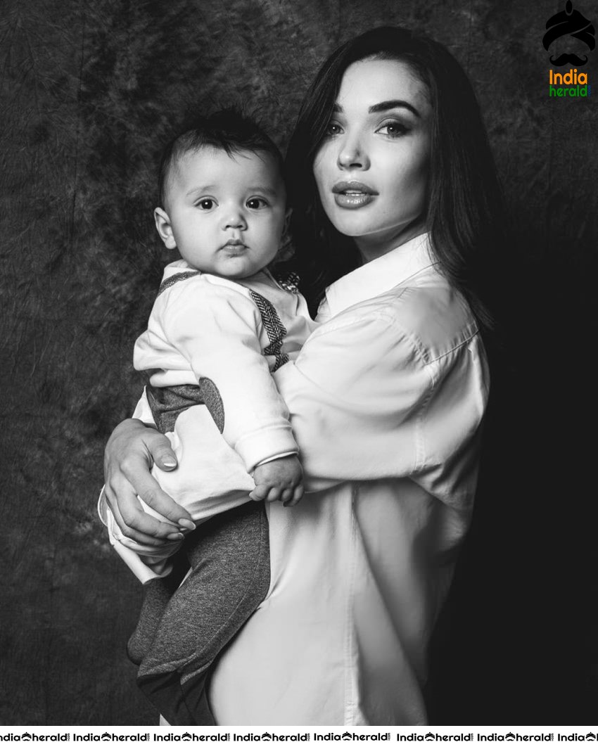 Amy Jackson Latest Photos with her Baby Set 1