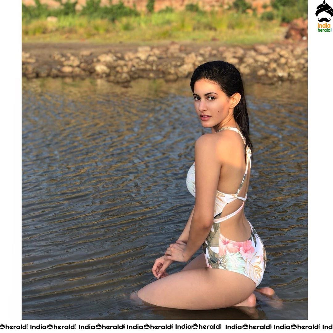 Amyra Dastur Hot Tempting and Exposing Photos Collection Set 4