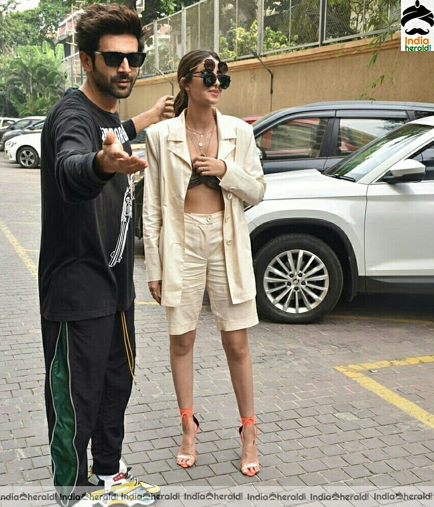 Ananya Pandey Bhumi Pednekar And Kartik Aryan Spotted Promoting Their Film Pati Patni Aur Woh