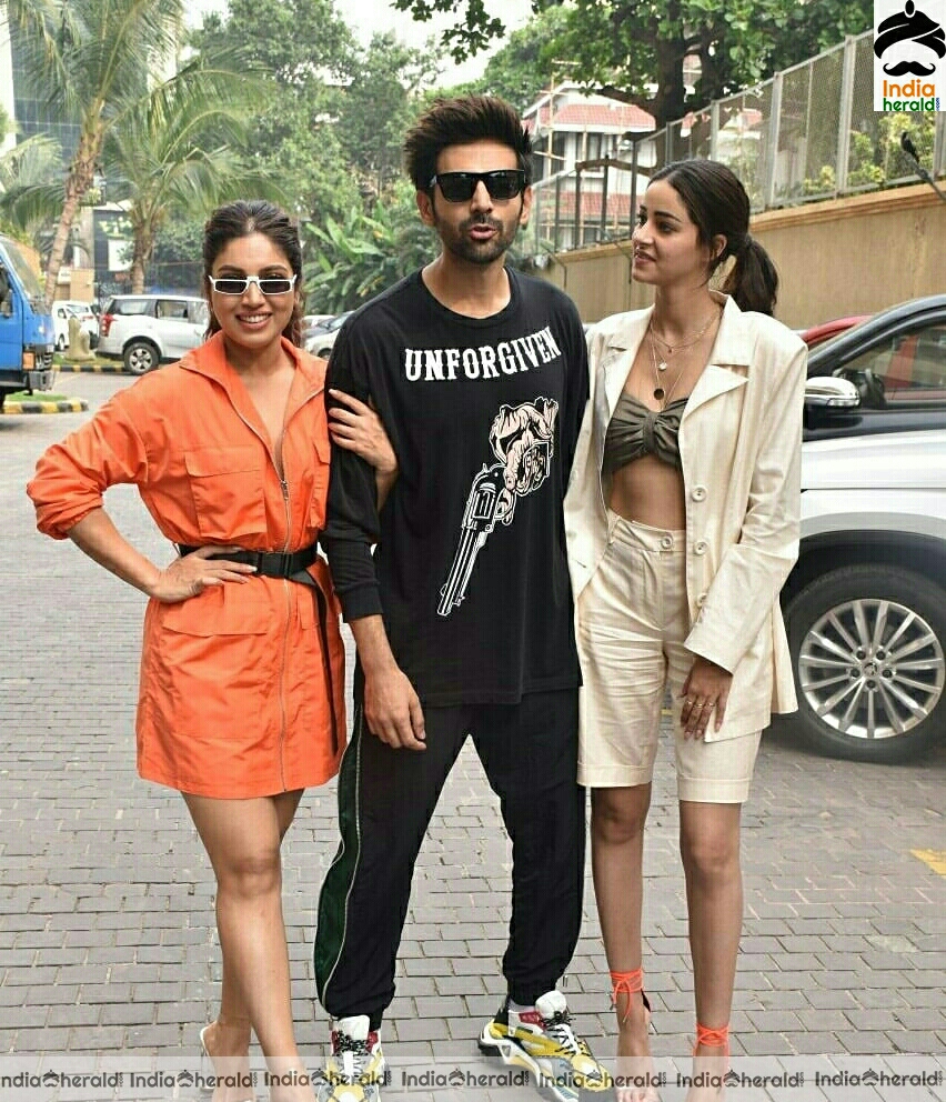 Ananya Pandey Bhumi Pednekar And Kartik Aryan Spotted Promoting Their Film Pati Patni Aur Woh