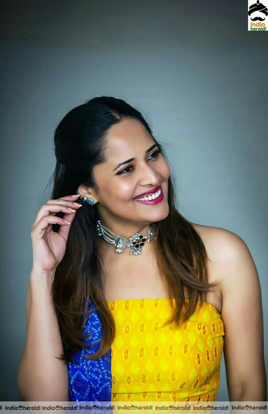 Anasuya Hot Navel Show In Blue Saree Stills