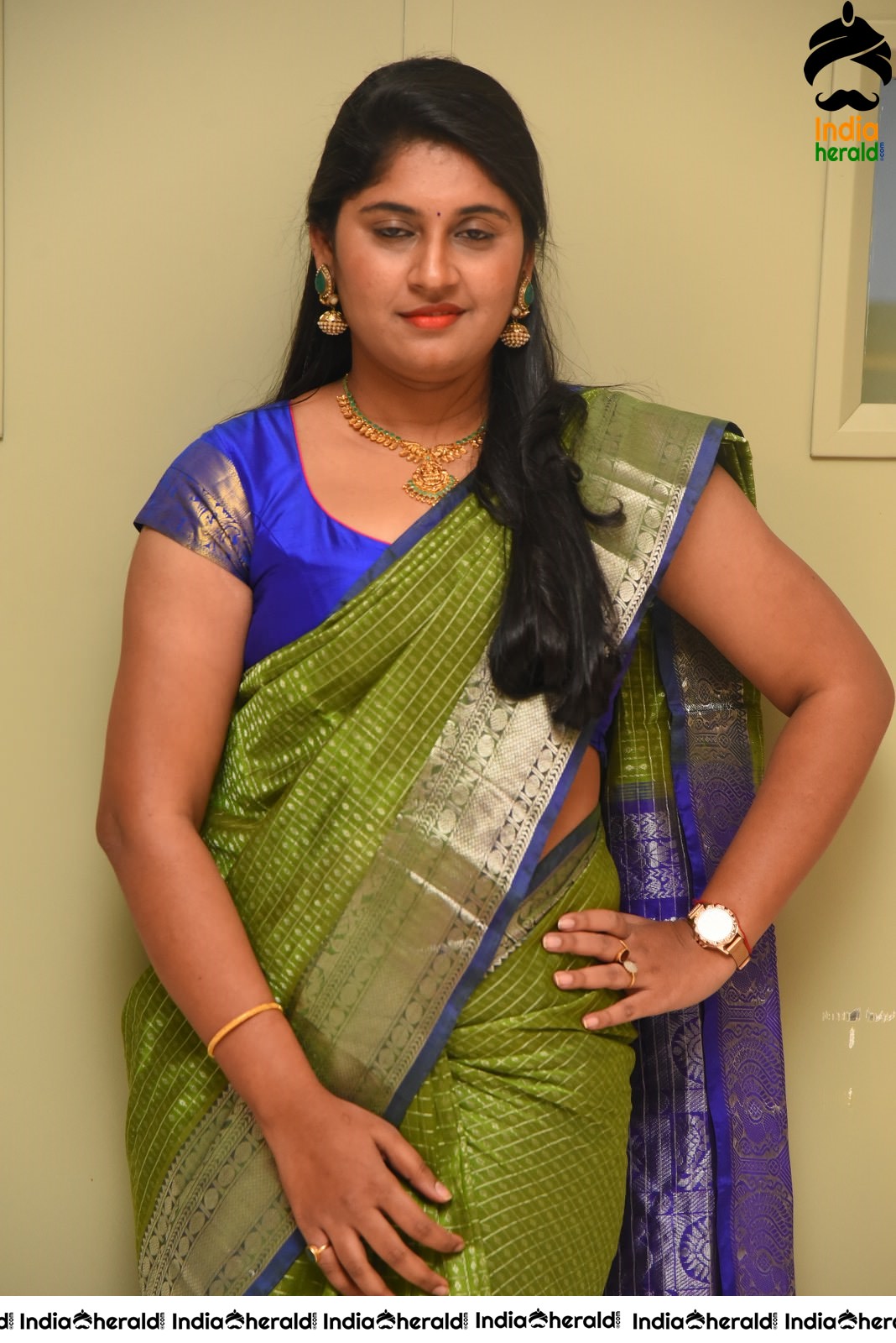 Anchor Sony Hot in Green Saree Stills Set 2