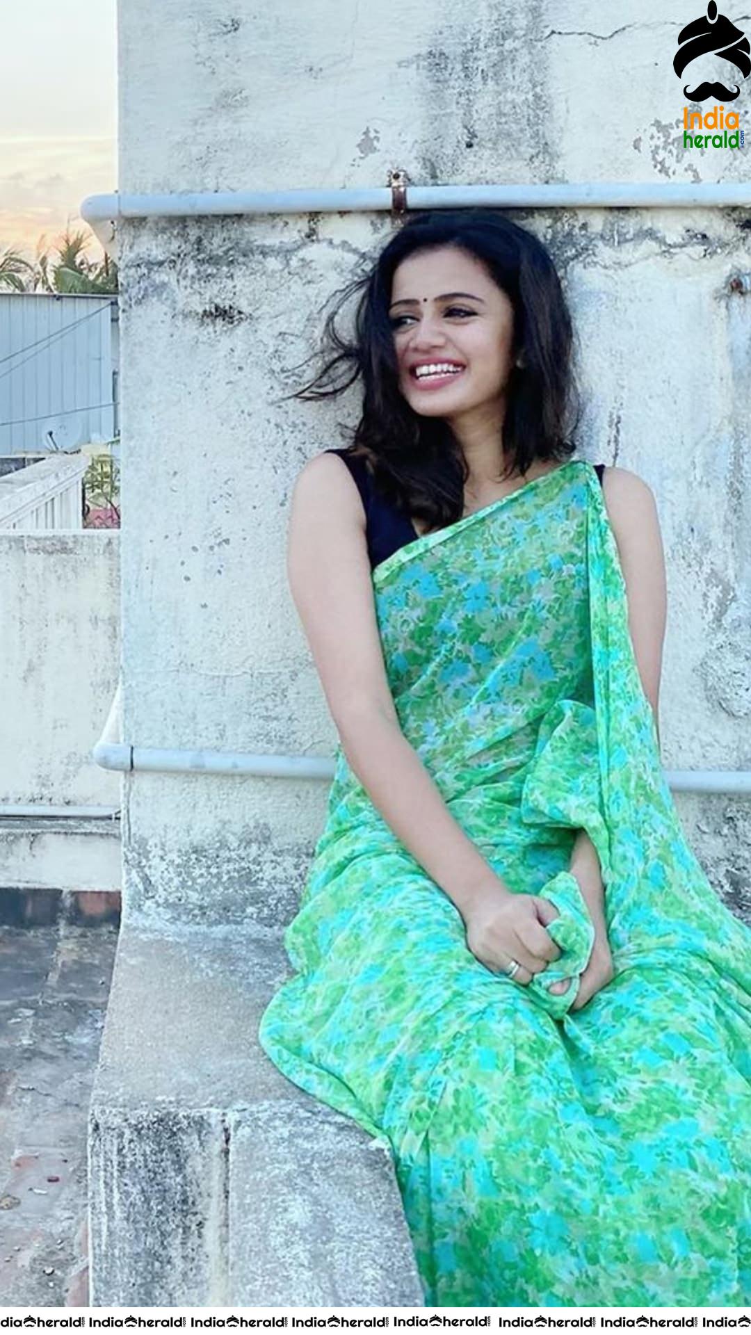 Anjana Rangan Hot and Cute Photos in Saree