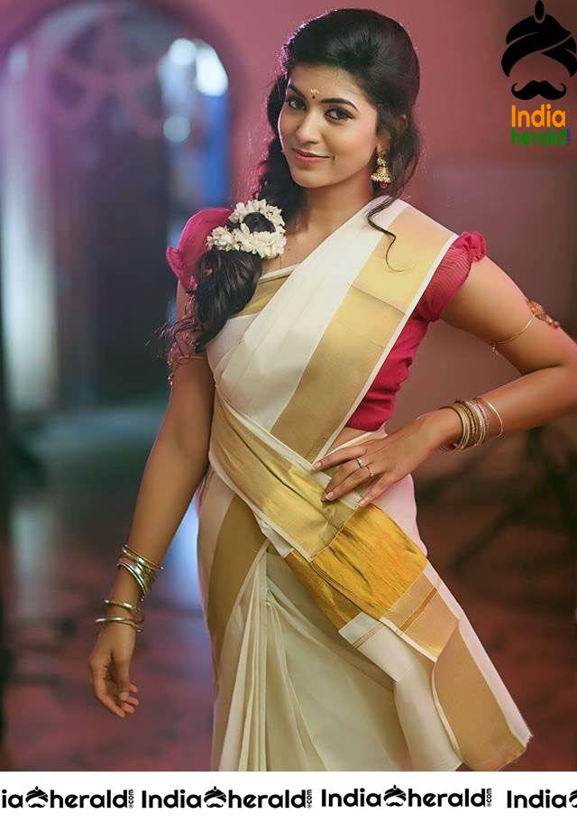 Anju Kurian Hot Saree Photos Collection