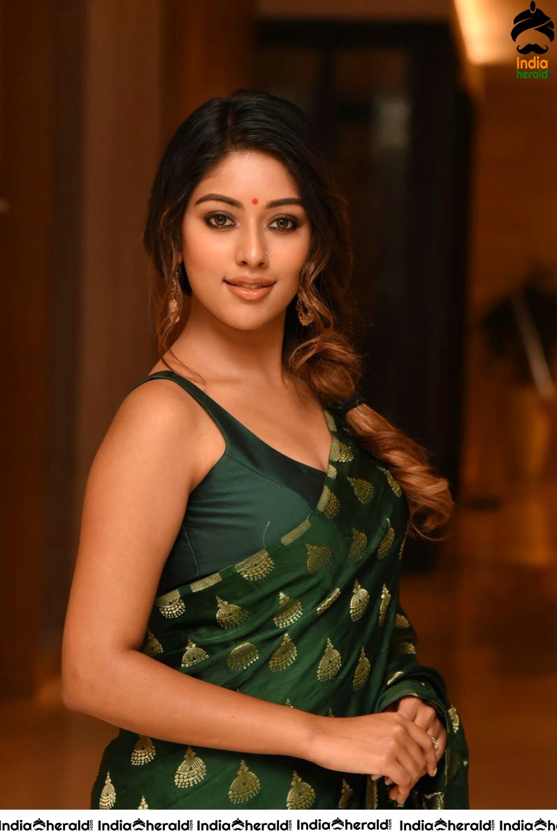 Anu Emmanuel Hot Photos Oozing Oomph in Saree and Sleeveless Blouse