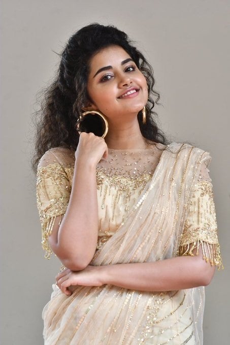 Anupama Parameswaran The Curly Haired Mallu Beauty Photoshoot Stills