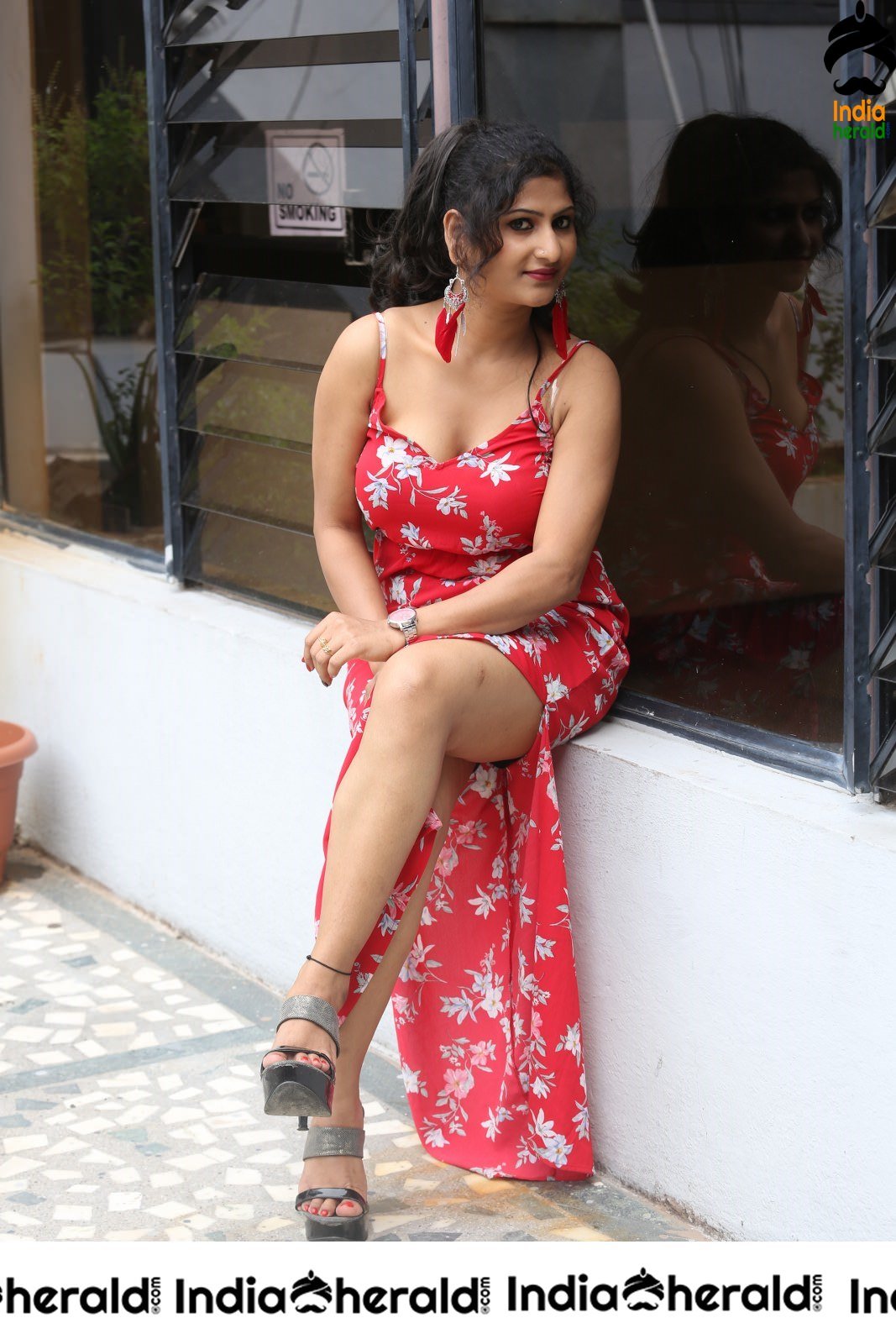 Asmitha Khan Hot Sizzling Thigh Show Stills Set 1