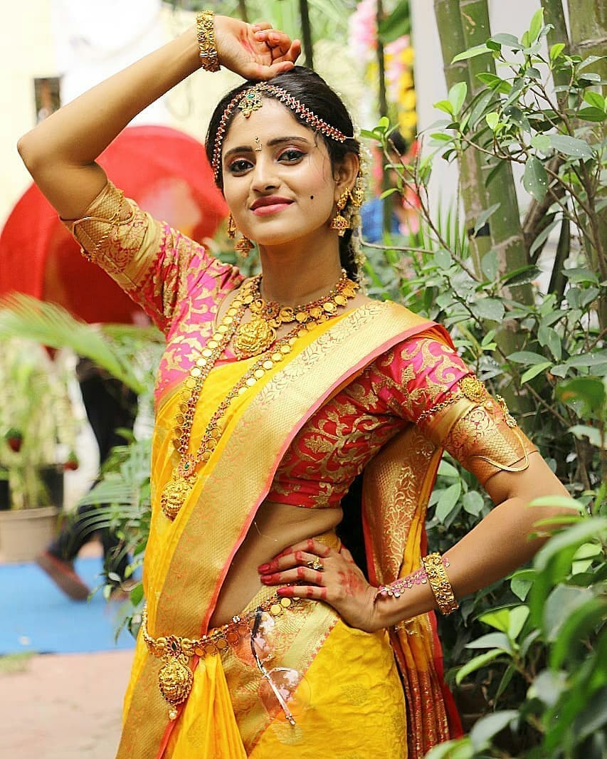 Ayyesha Hot Stills In Saree